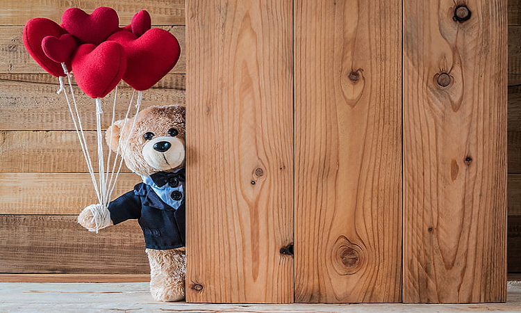 Top 6 Happening Valentine Gifts for Your Fashionista Sweetheart