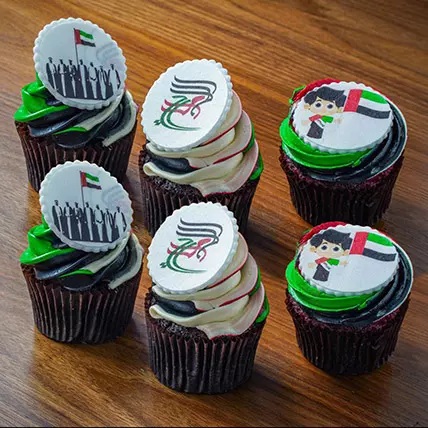 Cup Cakes, Beautiful Cupcakes, Cupcakes decorated with macarons, UAE National Day cupcakes!! 