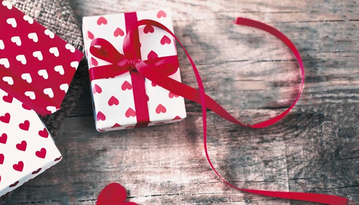 Ultimate Valentine’s Day Gift Guide 2022 to Confess Love & Affection with Romance