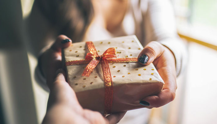 10 Special Marriage Anniversary Gift Ideas!!