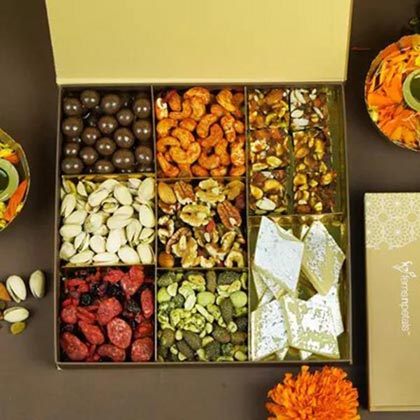 Berries Dry Fruits n Sweets Box