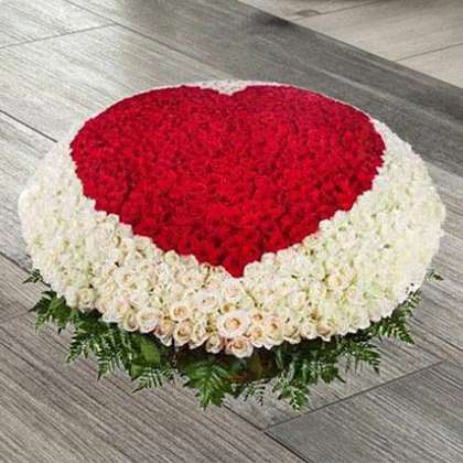 Red N White Roses Basket