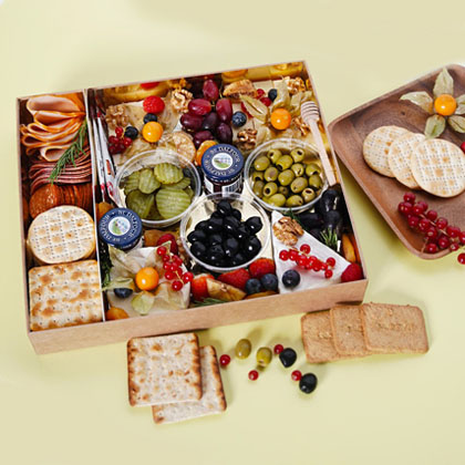 Small Cheese Box with Condiments